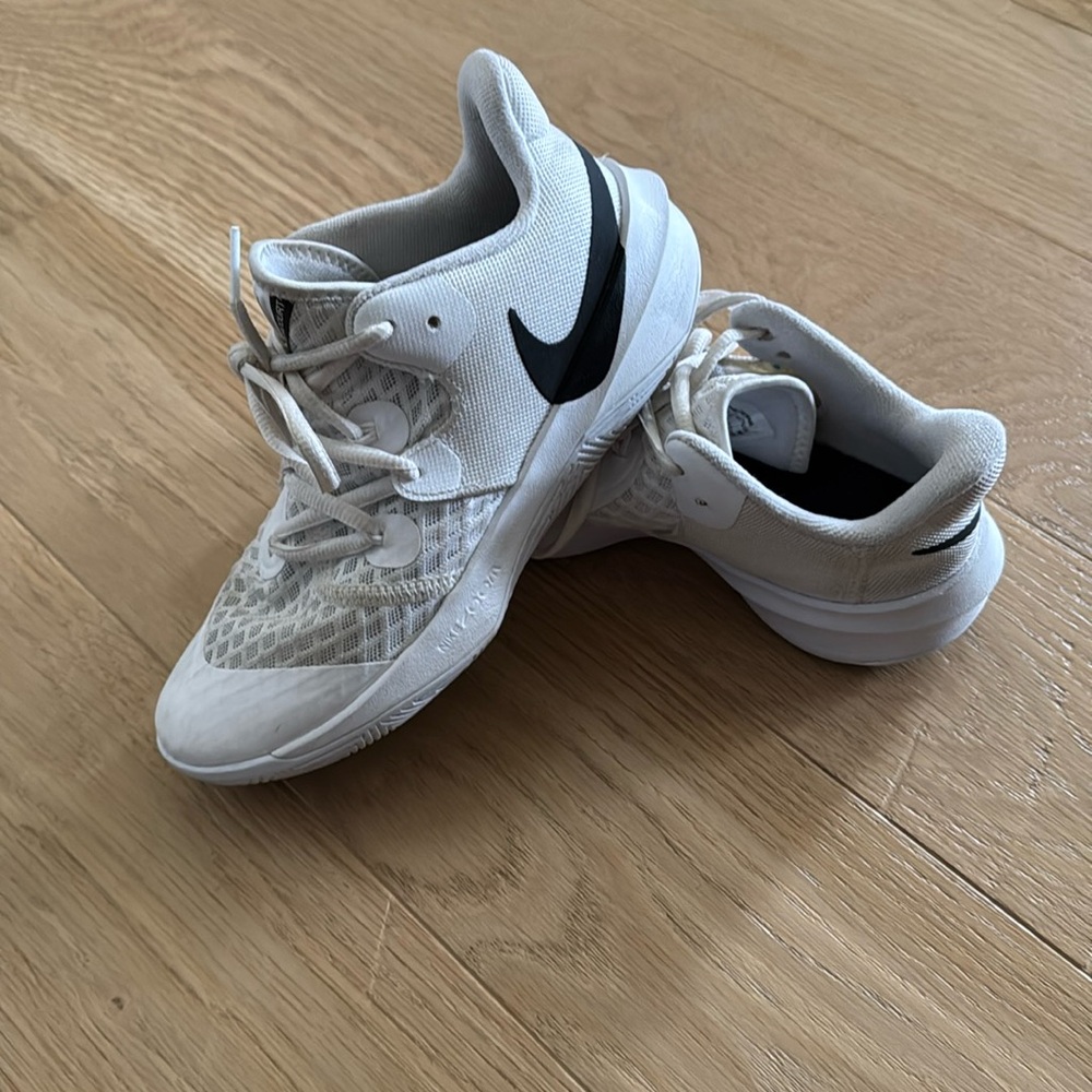 Girl’s volleyball shoes